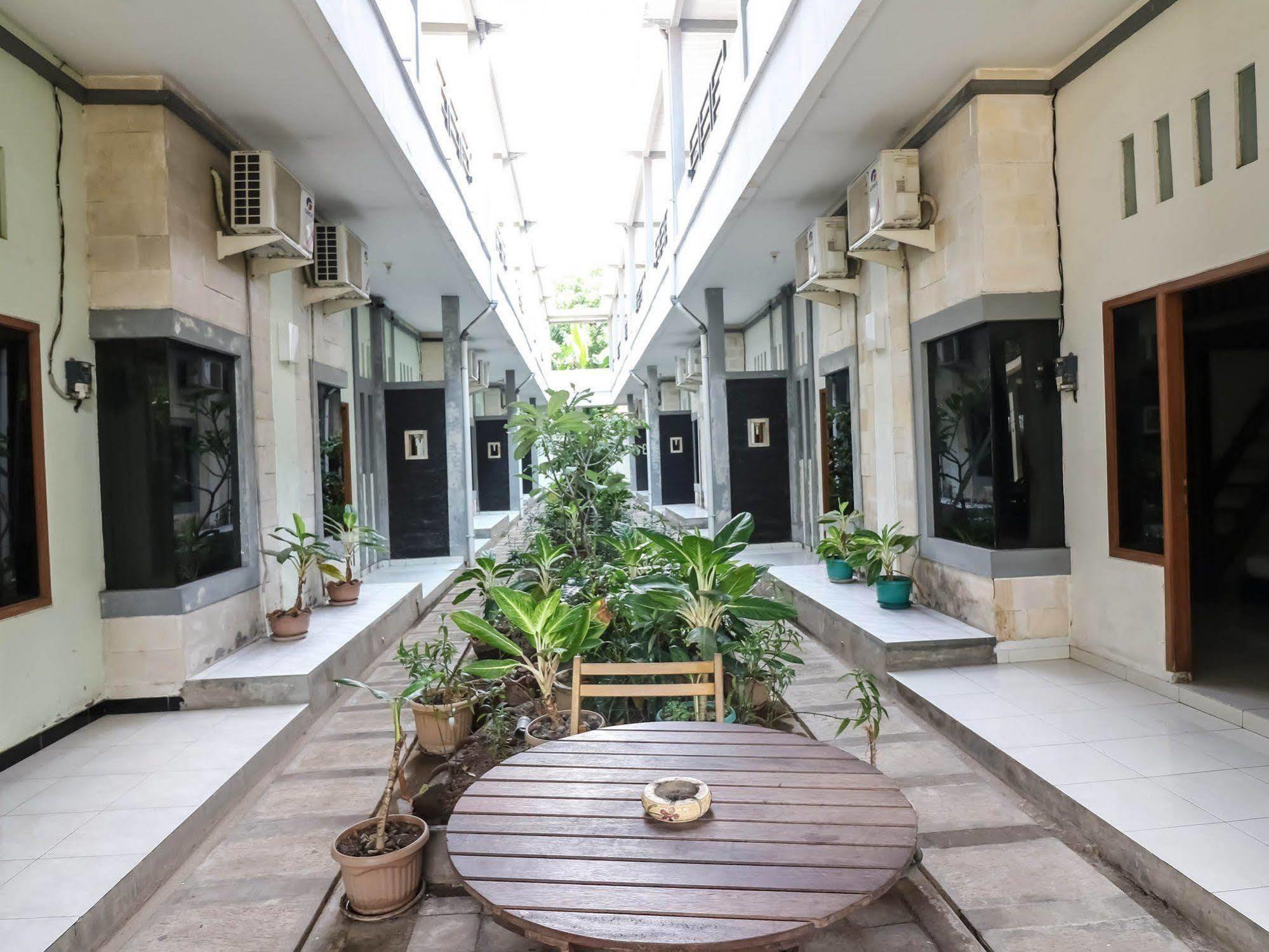 Super Oyo 91495 Hotel Indah Residence Denpasar Exterior foto